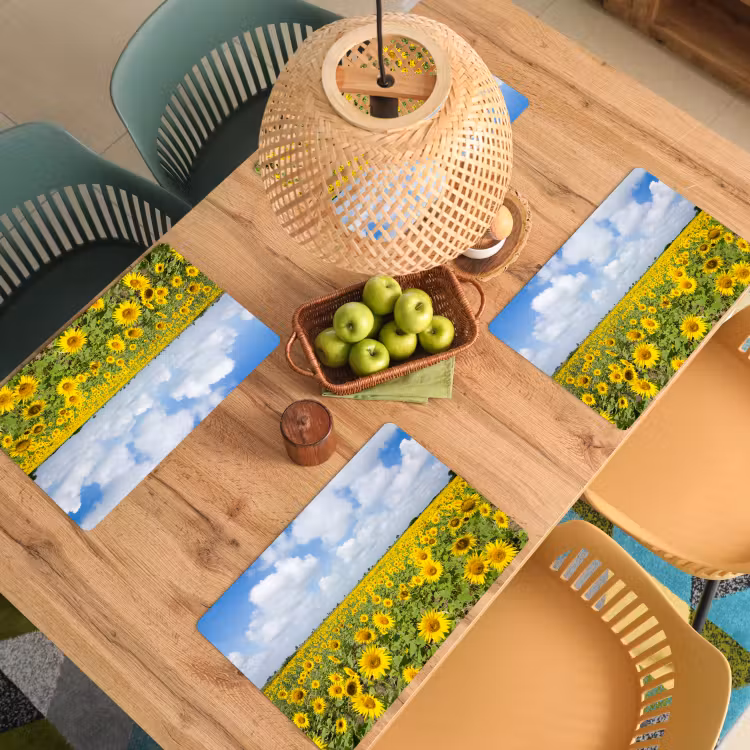 Zonnebloemen - Bloemen - Wolken - Natuur - Geel - Landschap Placemat vinyl groot -zzsfeer5_Kitchenyeah-website