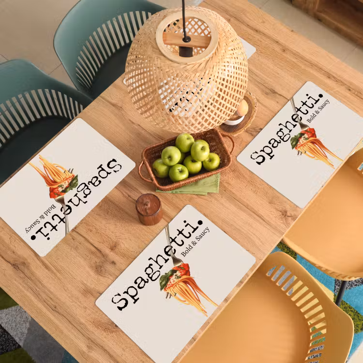 Spaghetti - tomatensaus - Parmezaanse kaas Placemat vinyl groot -zzsfeer5_Kitchenyeah-website