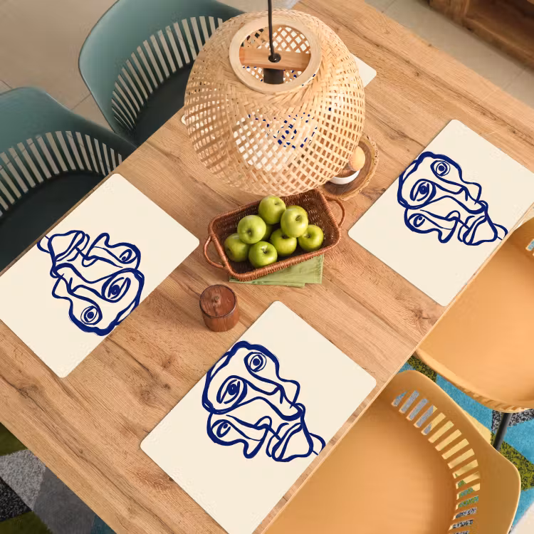 Lijntekening - Overlappende gezichten - Donkerblauw Placemat vinyl groot -zzsfeer5_Kitchenyeah-website