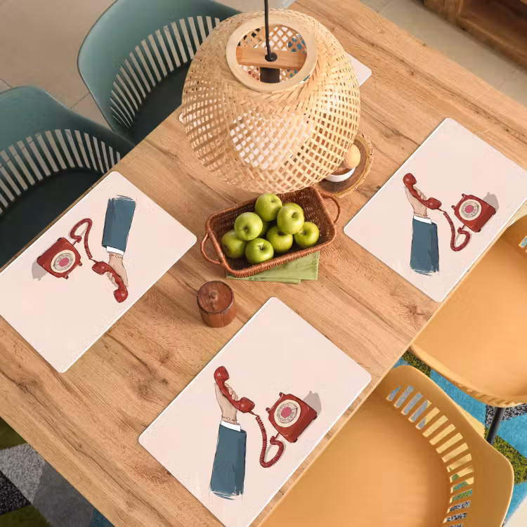Telefoon - Hand - Vintage - Communicatie - Rood Placemat vinyl groot -zzsfeer5_Kitchenyeah-website