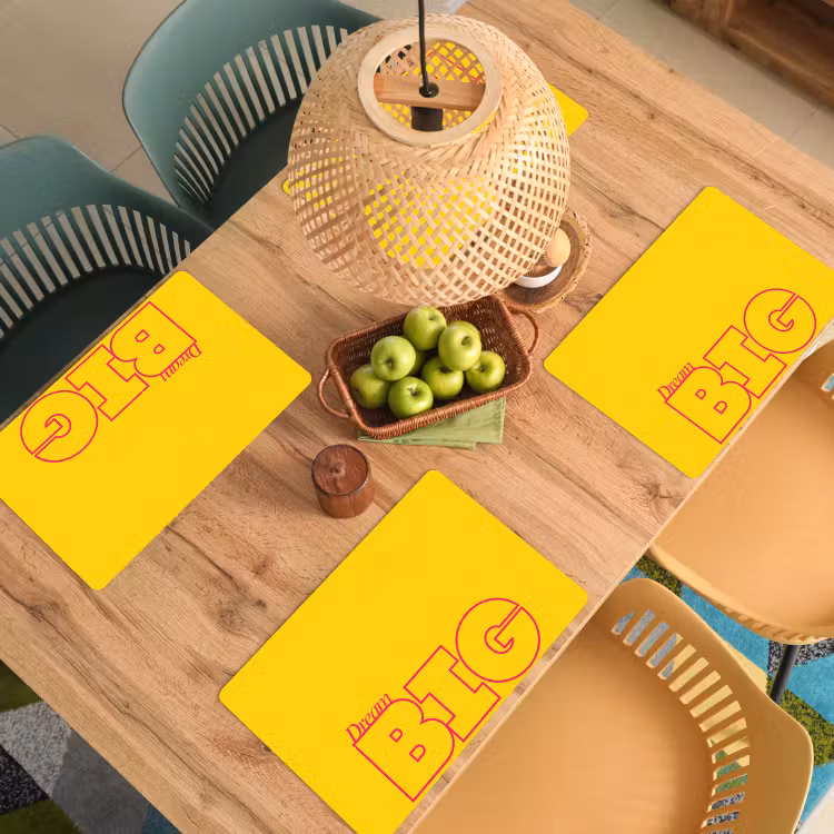 Dream big - Geel - Grafisch Placemat vinyl groot -zzsfeer5_Kitchenyeah-website