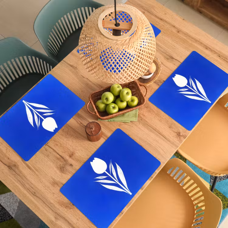 Tulp - Minimalistisch - Bladeren - Wit Placemat vinyl groot -zzsfeer5_Kitchenyeah-website
