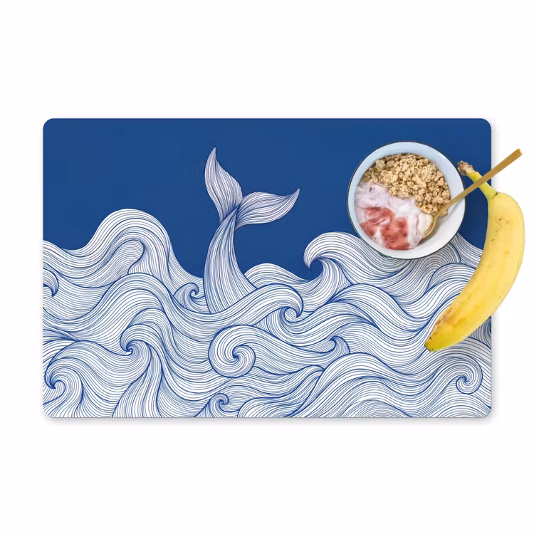 Walvis - Staart - Golven - Lijntekening - Blauw Placemat vinyl groot -zzzproduct_Kitchenyeah-website