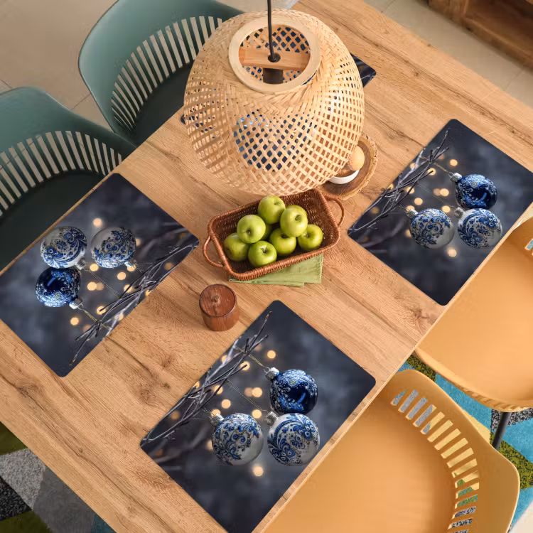 Kerstbal - Versierd - Blauw Placemat vinyl groot -zzsfeer5_Kitchenyeah-website