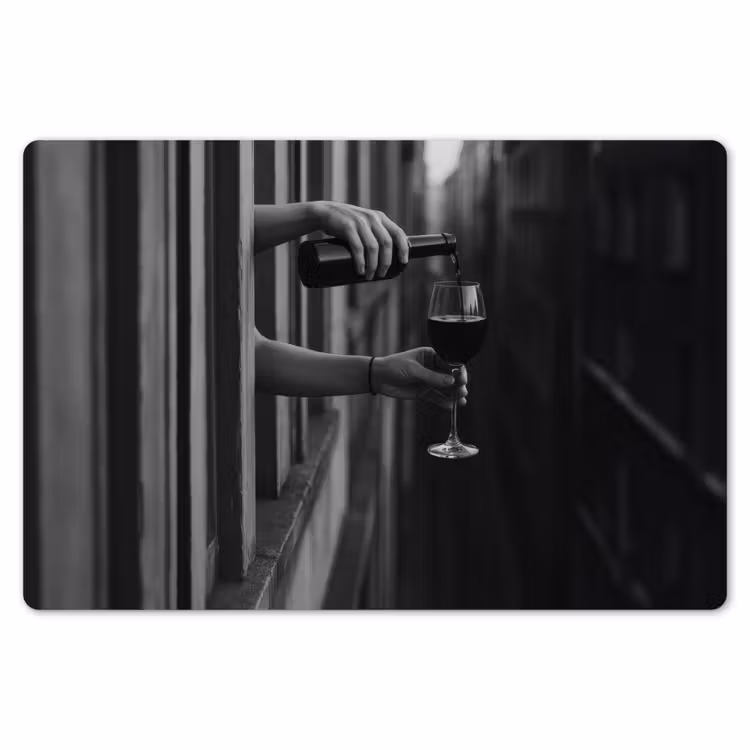 Wijnfles - Glas - Handen - Raam Placemat vinyl groot -zzsfeer1_Kitchenyeah-website