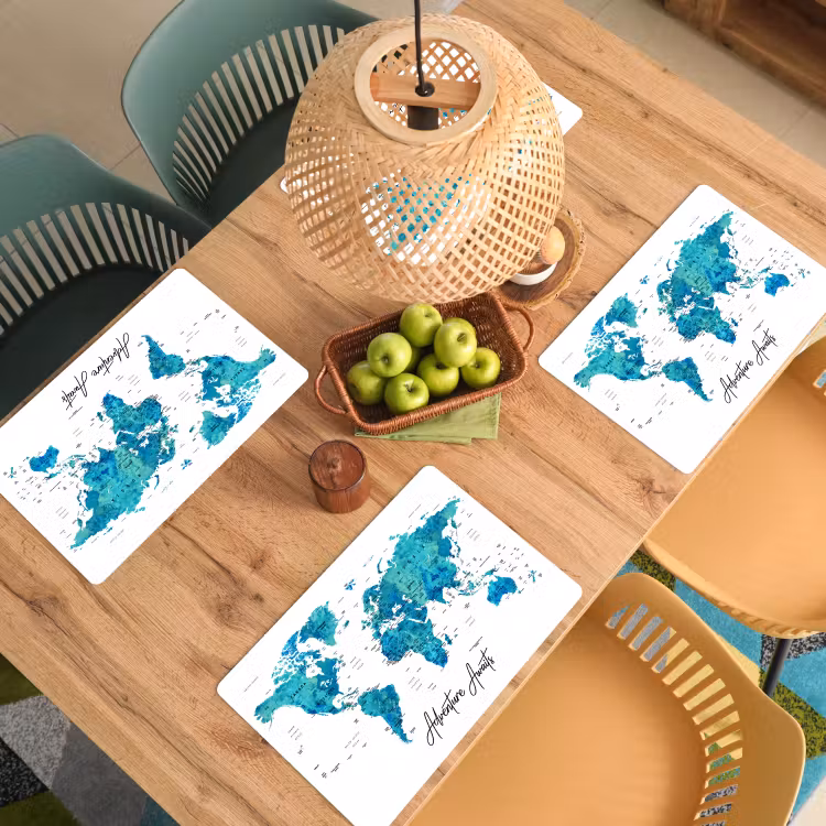 Wereldkaart - Blauw - Kleurrijk Placemat vinyl groot -zzsfeer5_Kitchenyeah-website