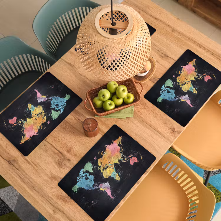 Wereldkaart - Krijtstrepen - Regenboog Placemat vinyl groot -zzsfeer5_Kitchenyeah-website