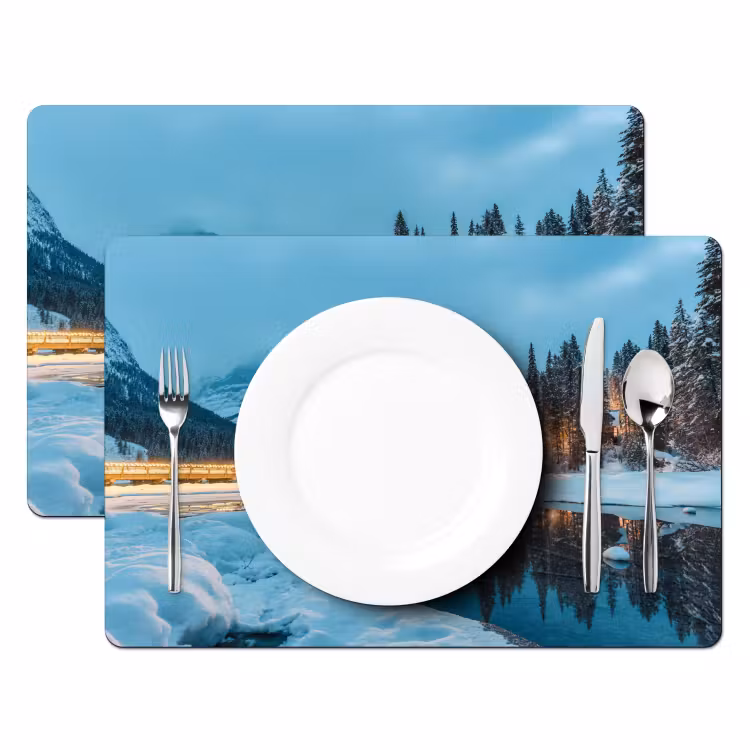 Winterlandschap - Natuur - Huis - Bergen - Sneeuw Placemat vinyl groot -zzsfeer2_Kitchenyeah-website