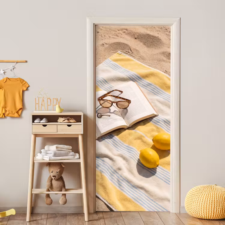 Boek - Zonnebril - Strand - Zomer - Geel deurposter klein -sfeer4