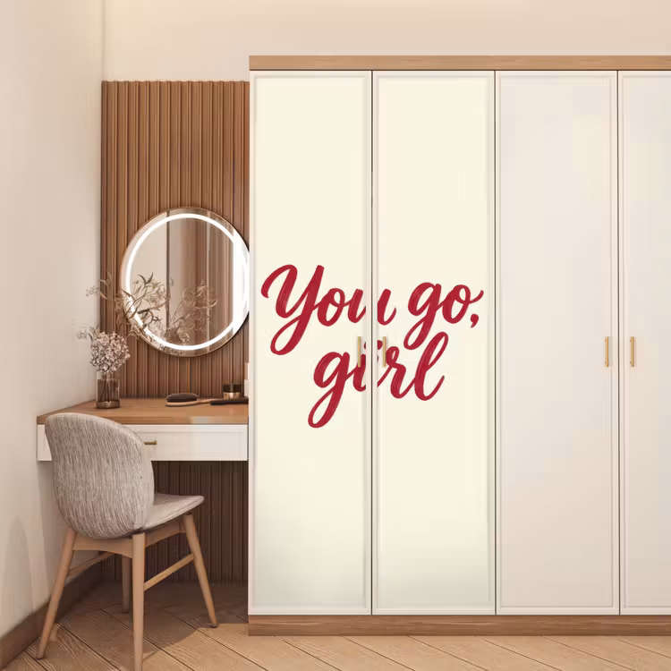 you go girl - Rood - Wit deurposter klein -sfeer3