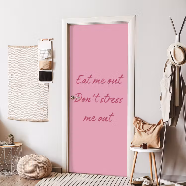 Eat me out don't stress me out - Roze - Handgeschreven deurposter klein -sfeer6