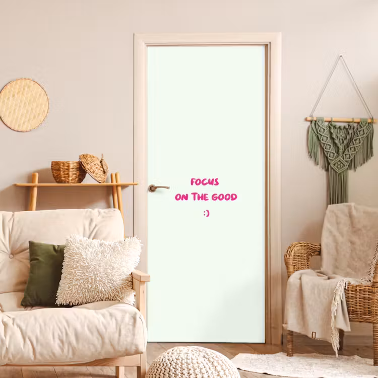 Focus - Beige - Roze - Smiley deurposter klein -sfeer2