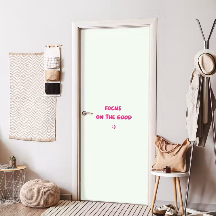 Focus - Beige - Roze - Smiley deurposter klein -sfeer6