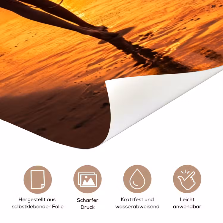 Vrouw - Surfplank - Strand - Zonsondergang - Oranje deurposter klein -tcloseup_DE