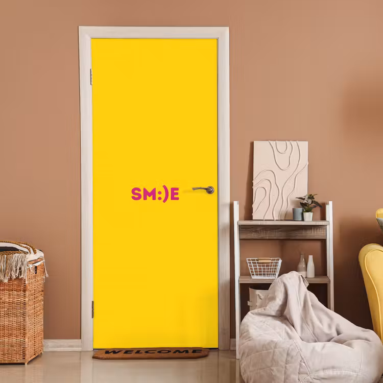 Smile - Roze - Geel deurposter klein -sfeer1