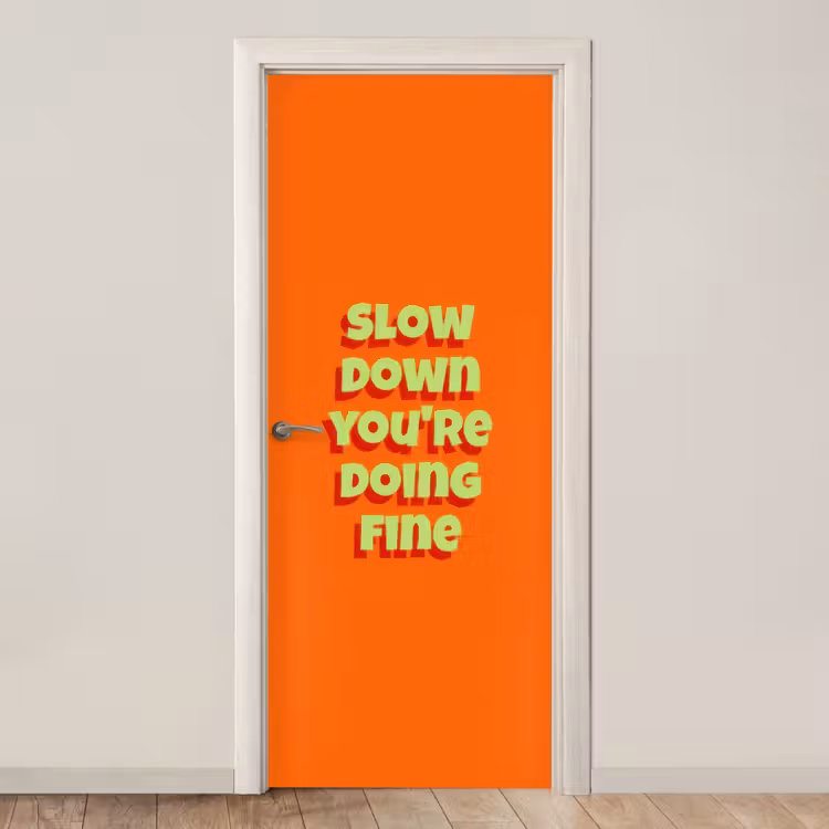 Slow down you're doing fine - Oranje - Simple deurposter klein -3d_beige
