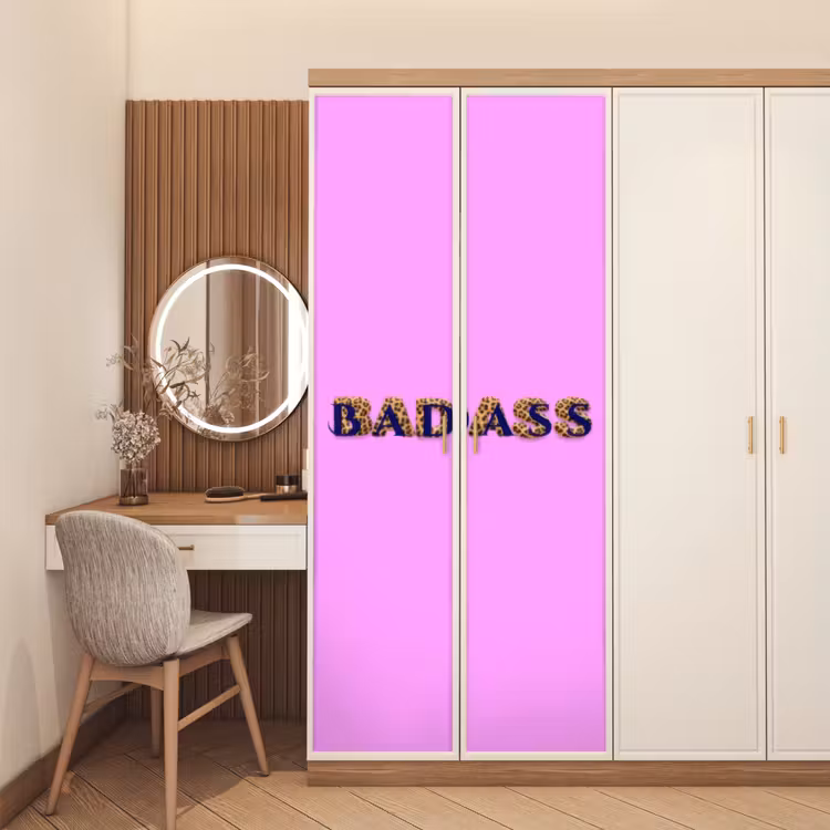Felroze - Badass - Panterprint - Schaduw deurposter klein -sfeer3