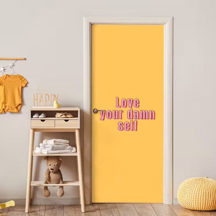 Love yourself - Roze - Geel deurposter klein -sfeer4