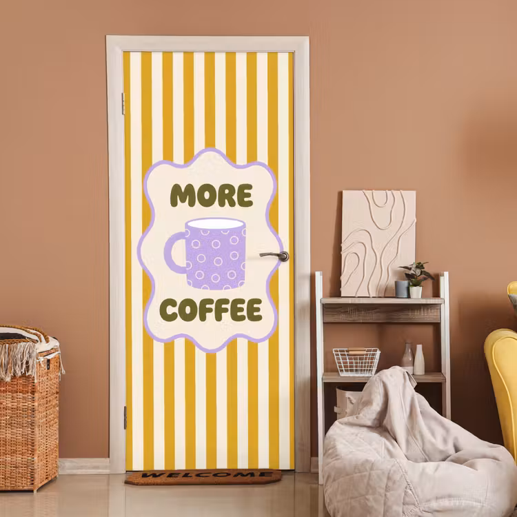 More coffee - Geel - Paars - Strepen - Mok deurposter klein -sfeer1