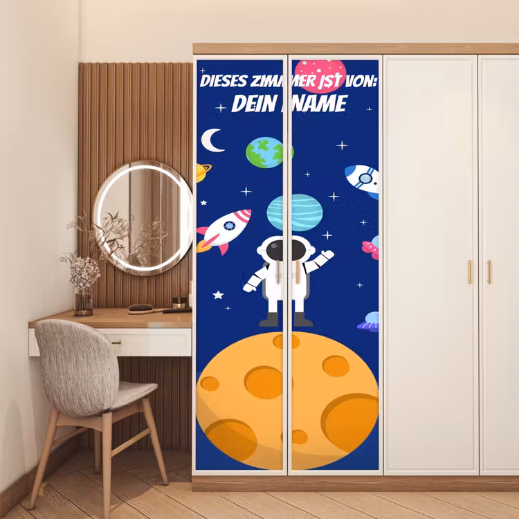 Astronaut steht auf Planet im Weltraum. deurposter klein -sfeer3