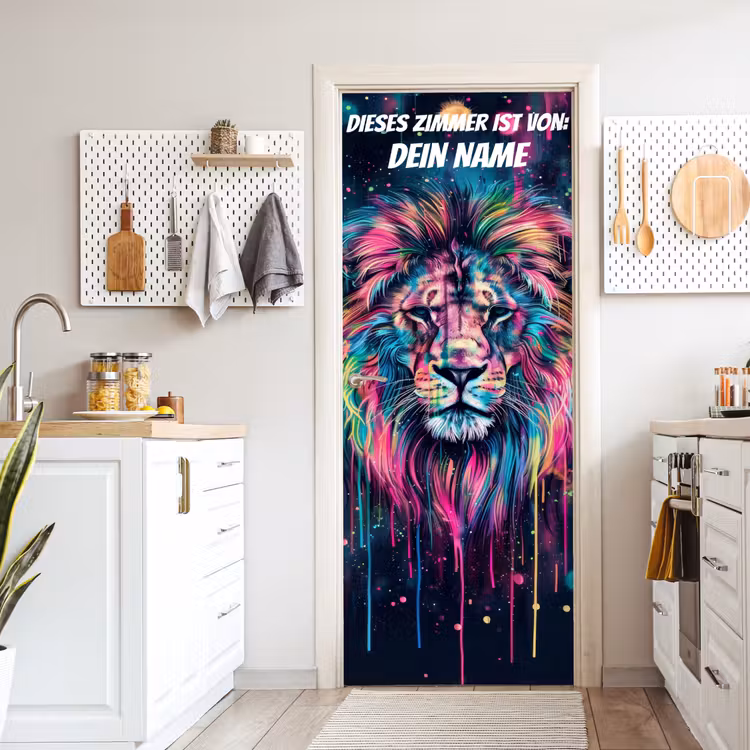Bunter Löwe im Neon-/Graffiti-Stil mit personalisierbarem Namensfeld. deurposter klein -sfeer5