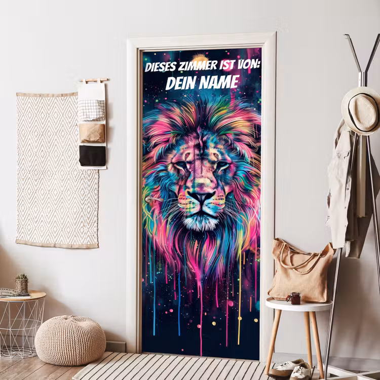 Bunter Löwe im Neon-/Graffiti-Stil mit personalisierbarem Namensfeld. deurposter klein -sfeer6