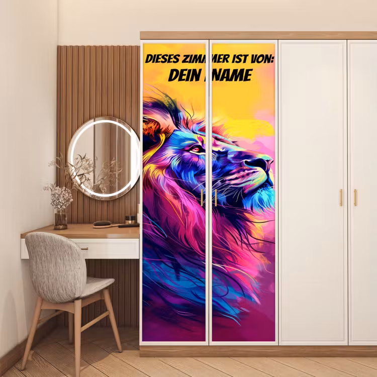 Bunter Löwenkopf im modernen Neon-Art-Stil mit personalisierbarem Namensfeld. deurposter klein -sfeer3
