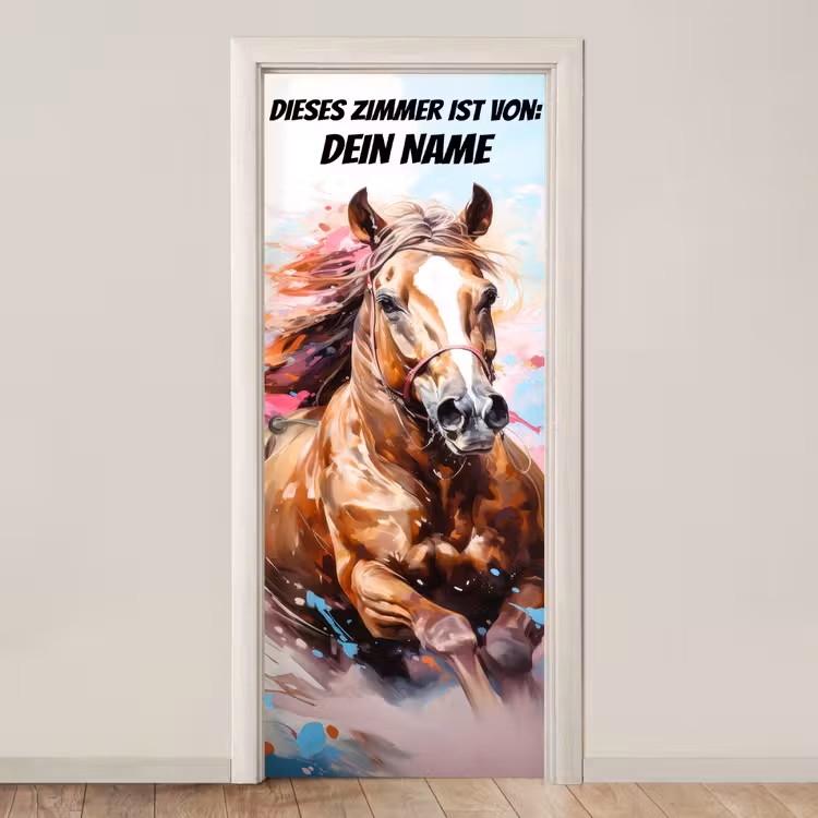 Gemaltes Pferd in Bewegung mit bunten Farbspritzern und personalisierbarem Text oben. deurposter klein -3d_beige