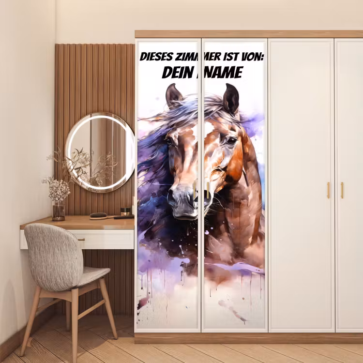 Künstlerisches Pferdeporträt im Aquarellstil mit personalisierbarem Namensfeld. deurposter klein -sfeer3