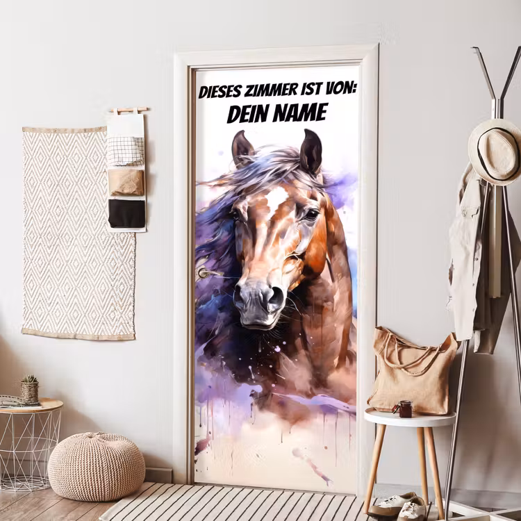 Künstlerisches Pferdeporträt im Aquarellstil mit personalisierbarem Namensfeld. deurposter klein -sfeer6