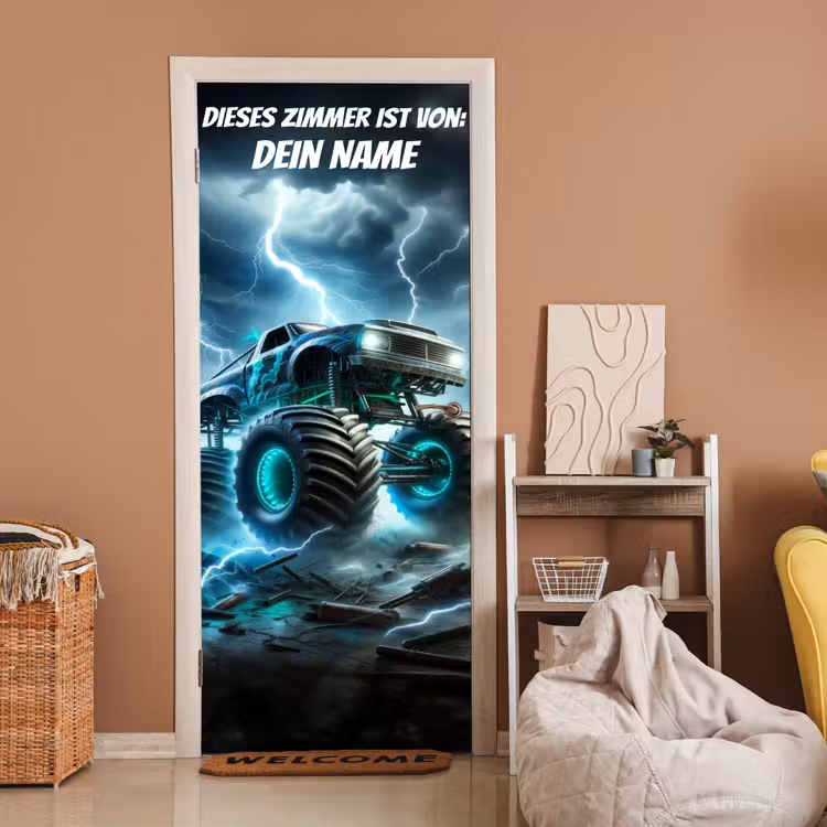 Monstertruck im Gewitter mit Namensfeld. deurposter klein -sfeer1