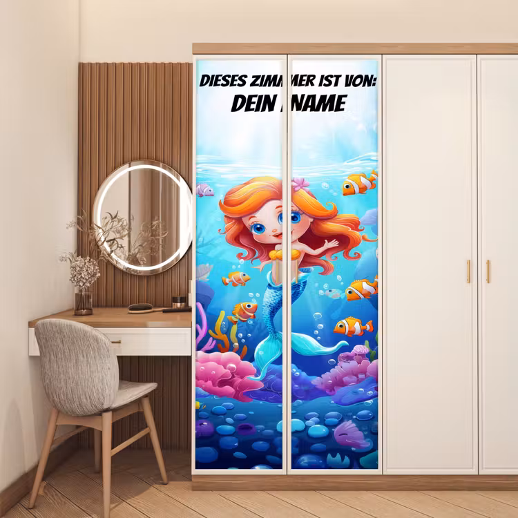 Niedliche Meerjungfrau mit Fischen unter Wasser. deurposter klein -sfeer3