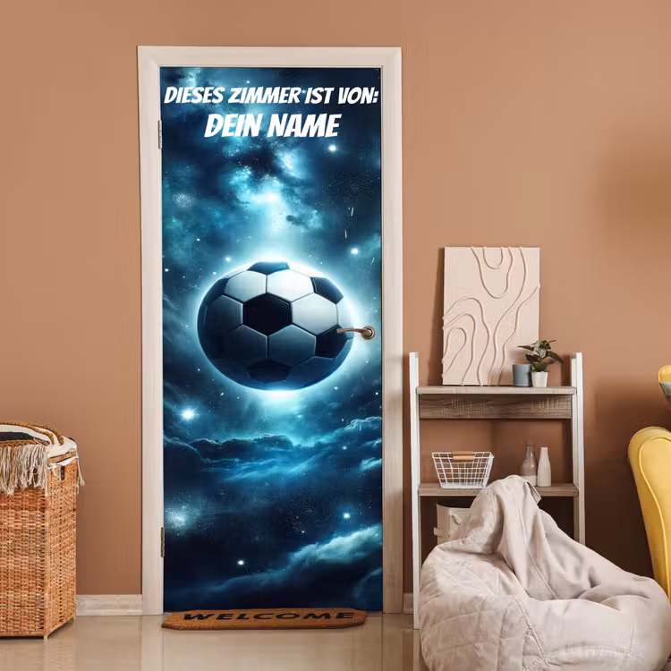 Schwebender Fußball im Weltraum mit Namensfeld. deurposter klein -sfeer1