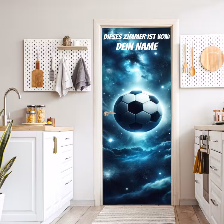 Schwebender Fußball im Weltraum mit Namensfeld. deurposter klein -sfeer5