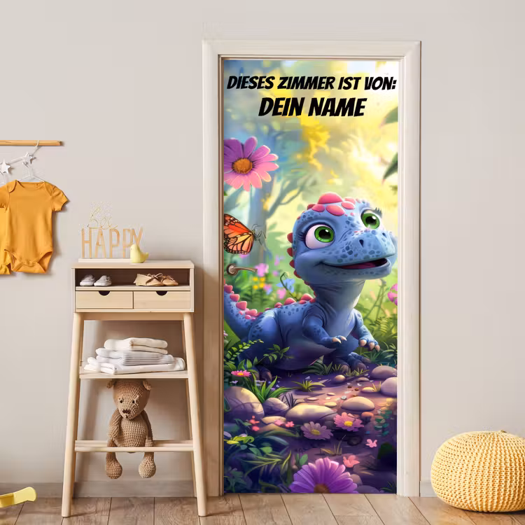 Süßer Dino im Blumenfeld mit Namensfeld. deurposter klein -sfeer4