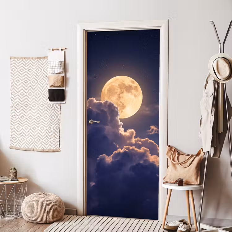 Maan - Wolken - Nacht - Oranje deurposter klein -sfeer6