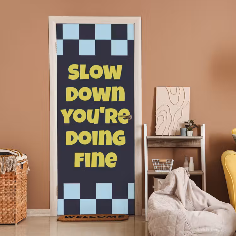 Patroon - Geblok - Blauw - Slow down you're doing fine deurposter klein -sfeer1