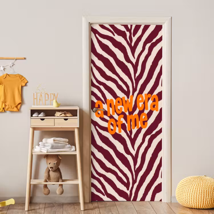 New era - Bordeaux - Zebraprint deurposter klein -sfeer4