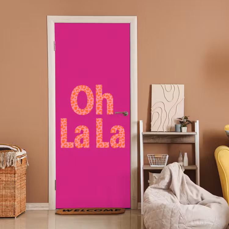 Oh la la - Luipaardprint - Roze deurposter klein -sfeer1