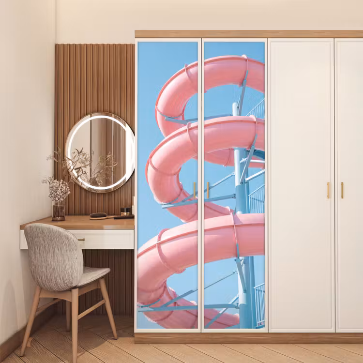 Glijbaan - Waterpark - Spiraal - Modern - Roze deurposter klein -sfeer3