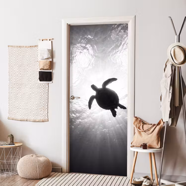 Schildpad - Onderwater - Lichtstralen - Oceaan - Zwart-wit deurposter klein -sfeer6
