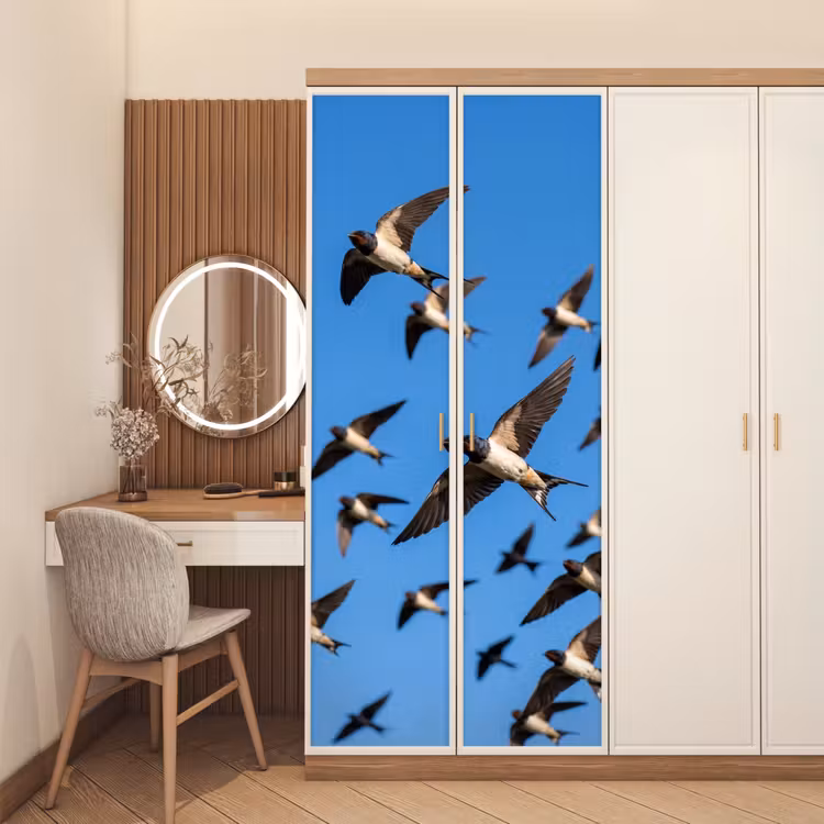Zwaluwen - Vliegen - Blauw deurposter klein -sfeer3