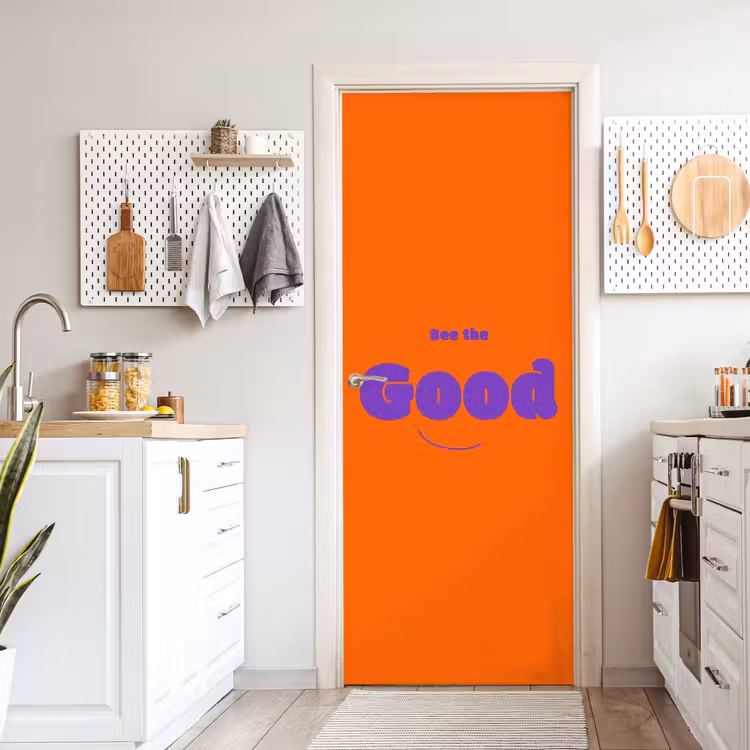 See the good - Paars - Oranje - Smiley deurposter klein -sfeer5