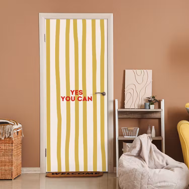 Strepen - Abstract - Yes you can - Rood deurposter klein -sfeer1