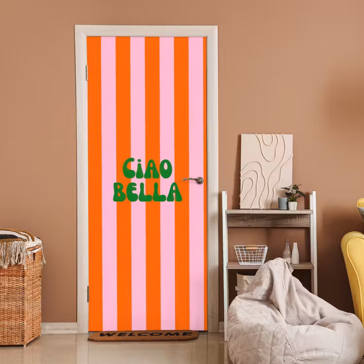 Strepen - Oranje - Verticaal - Ciao bella deurposter klein -sfeer1