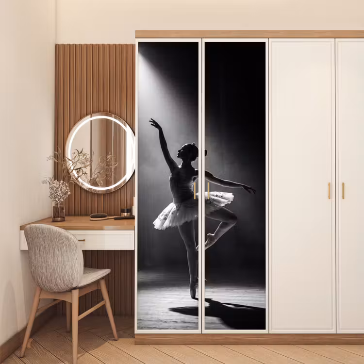 Danser - Podium - Zwart-wit - Kunst - Klassiek deurposter klein -sfeer3