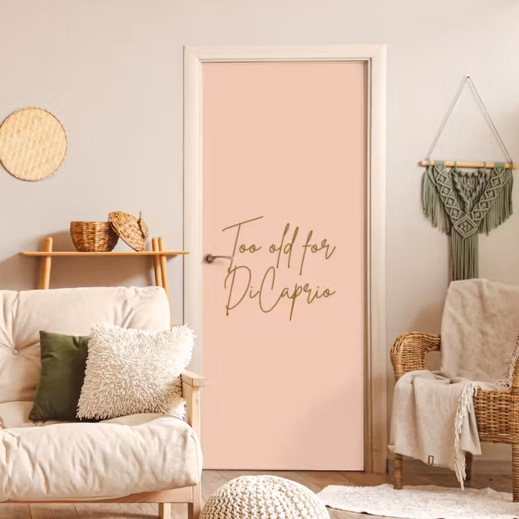 Too old for dicaprio - Roze - Groen deurposter klein -sfeer2