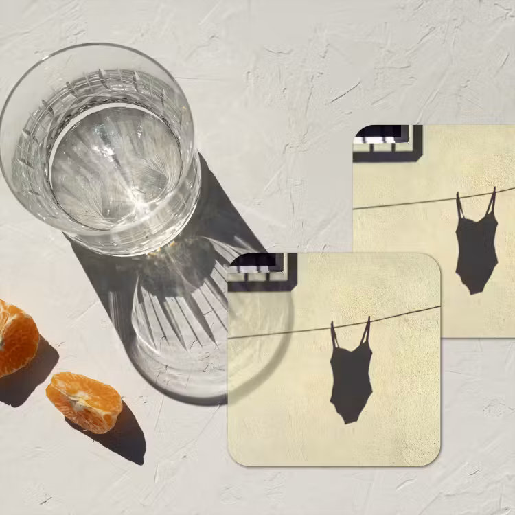 Badpak - Schaduw - Muur - Zomer - Minimalistisch onderzetter kurk middel -sfeer4