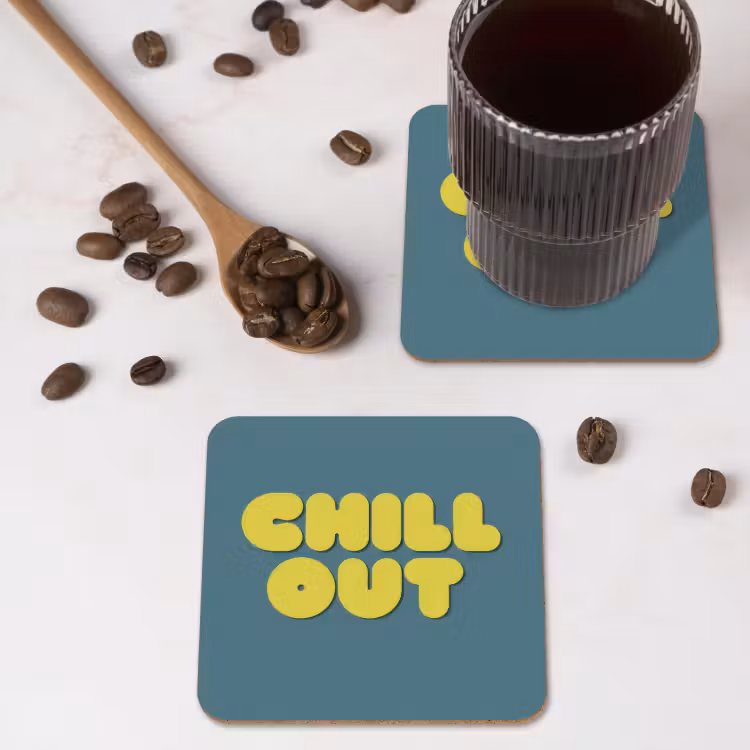 Chill out - Geel - Blauw onderzetter kurk middel -sfeer2