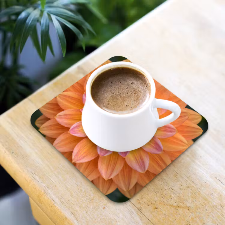 Dahlia - Bloem - Oranje onderzetter kurk middel -sfeer5